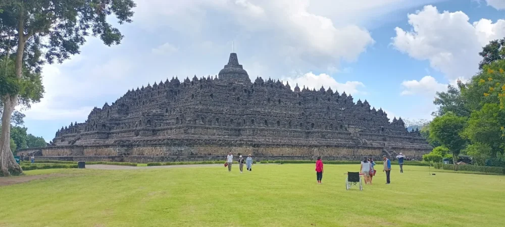 Borobudur Temple Tour from Semarang Port (Cruise Excursion) Borobudur Temple Tour from Semarang Port (Cruise Excursion)
