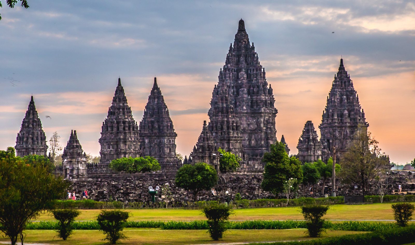 Borpbudur and Prambanan Temple Tour