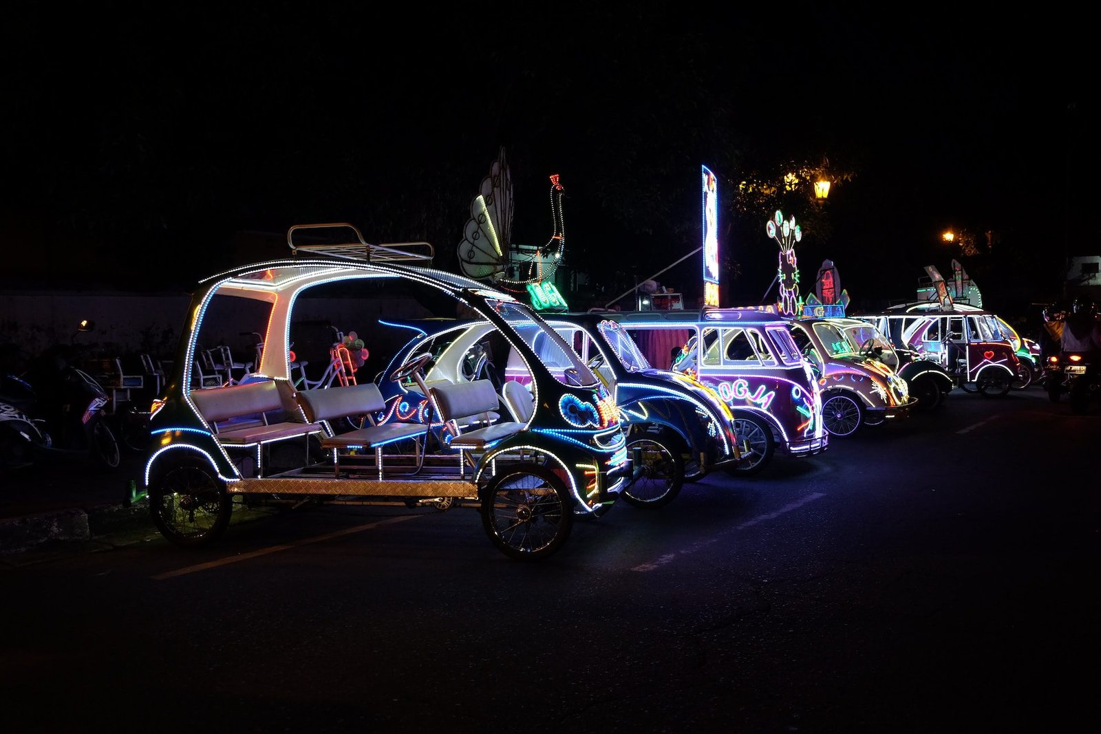 Alun-Alun Kidul: The Twinkling Courtyard of the Palace at Night