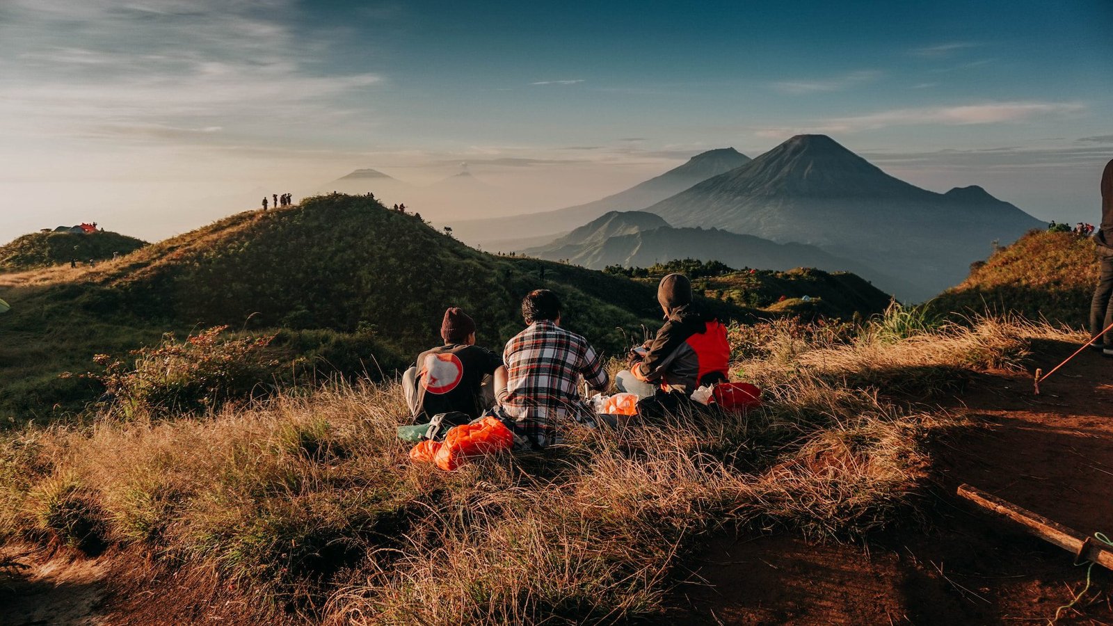 Sikunir Peak For an unforgettable sunrise experience, trek to Sikunir Peak. From here, you'll be treated to a panoramic sky that transforms as the sun begins to emerge. The views of the Dieng mountains and the surrounding vegetable gardens make it an incredibly photogenic spot. Candradimuka Crater Candradimuka Crater is one of the largest craters in Dieng. Similar to Sikidang Crater, it emits sulfur gas. Explore the footpath around the crater, enjoying the fresh air and stunning views.