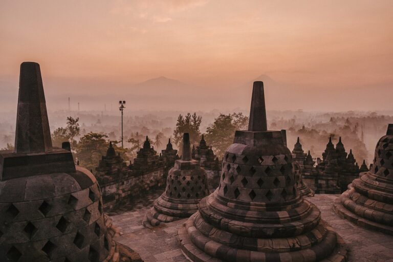 Exploring Borobudur Temple dari Jakarta ke Candi Borobudur