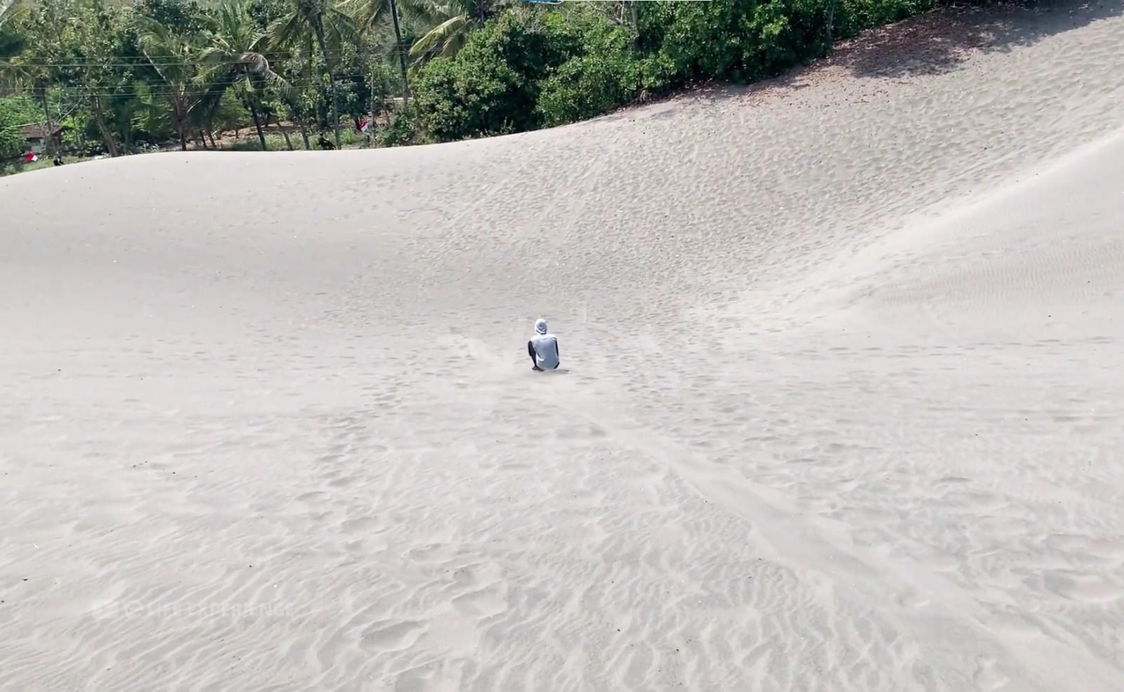 sand dune surfing in Gumuk pasir parangkusumo