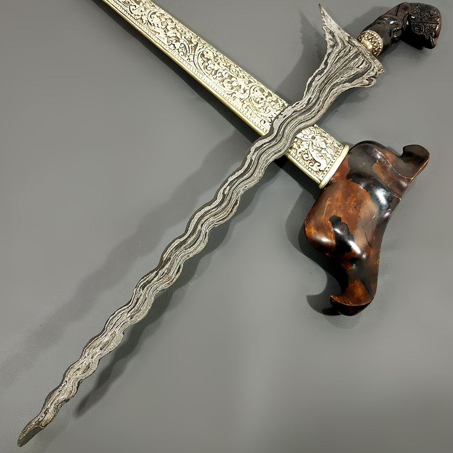 Keris Corok Kalawijan Bima Rangsang Luk 23 Pamor Banyu Mili Sepuh 1 - Best Place to Buy a Real Keris in Yogyakarta (Complete Guide for Foreigners) - Goajomblang.com