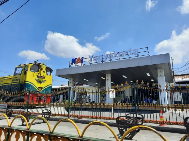 train station in yogyakarta - A Complete Guide to Train Stations in Yogyakarta for Foreign Travelers - Goajomblang.com