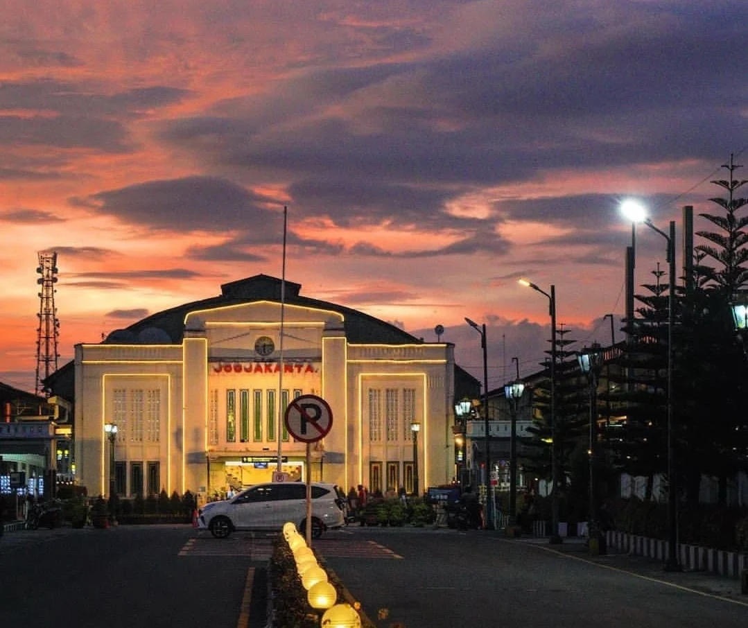Treinreis Jakarta – Yogyakarta: dienstregeling, tarieven en klassen (Economy, Executive, Luxe)