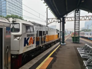 Treinreis Jakarta – Yogyakarta: dienstregeling, tarieven en klassen (Economy, Executive, Luxe)