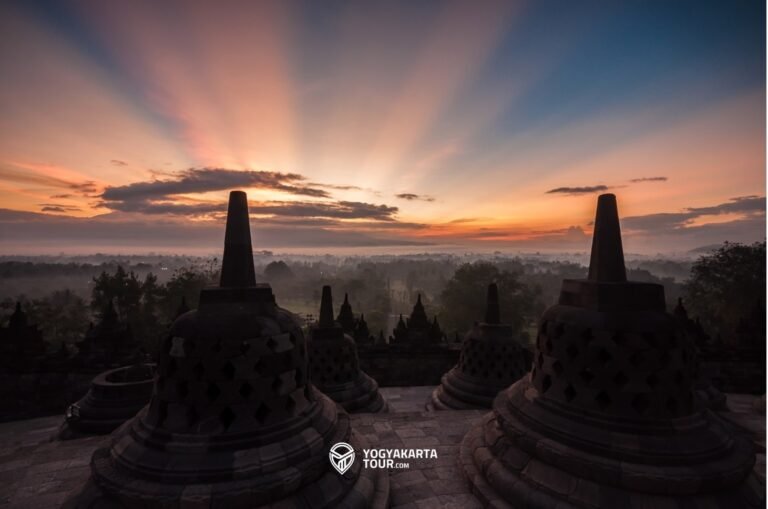borobudur sunrise at the temple 4 - 보로부두르 선라이즈 완벽 가이드: 시간, 티켓, 추천 팁 총정리 - Goajomblang.com