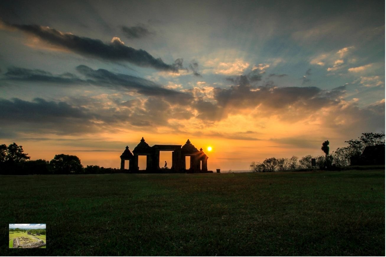 sunset at ratu boko