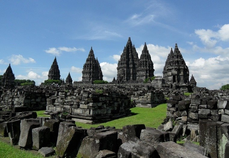 Prambanan Temple: Check Out Its Attractions, Location, and Entrance Ticket Prices 1 - Goajomblang.com Prambanan Temple