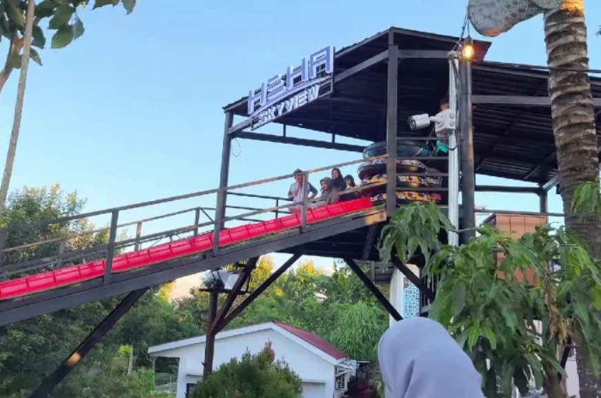 3 New Spots at HeHa Sky View: SkySlide, Mirror Maze, and Ghost Cave 1 - Goajomblang.com New Spots at HeHa Sky View